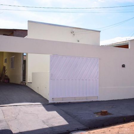 Casa Temporada Em Olimpia To Nem Ai Villa Bagian luar foto