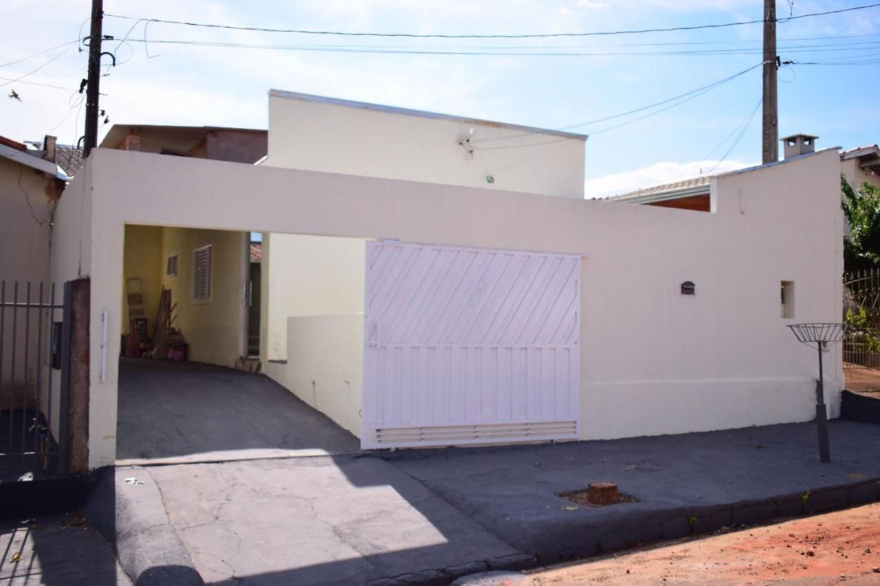 Casa Temporada Em Olimpia To Nem Ai Villa Bagian luar foto